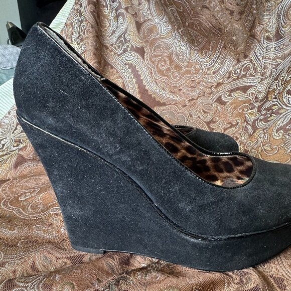 Betsey Johnson Mixxy Black Suede 7 B Medium Wedge Platform Pump - Picture 2 of 11